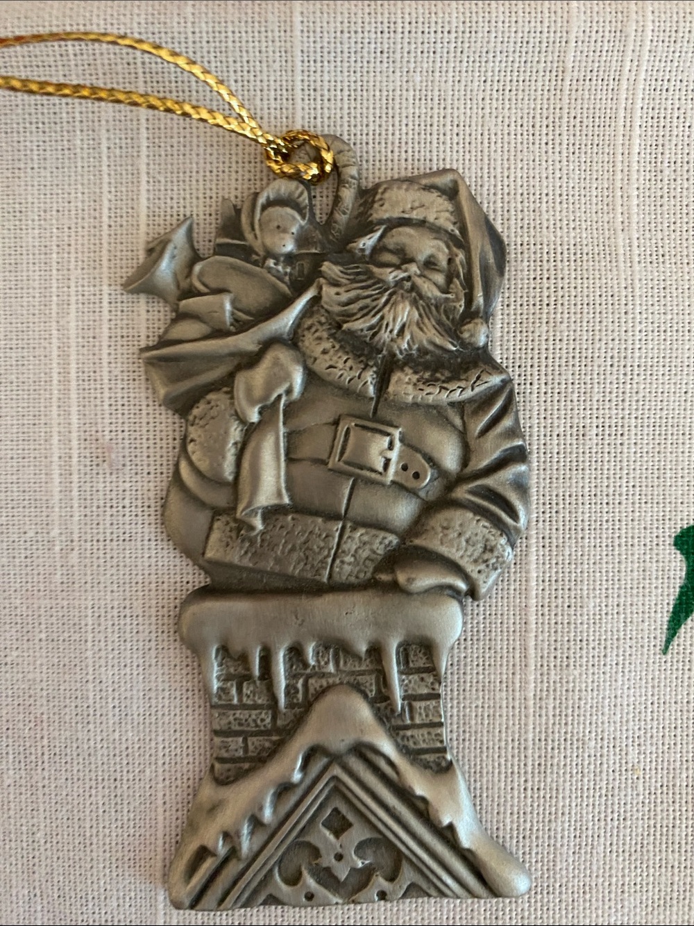 Vintage AVON 1994 Pewter Christmas Ornament “Santa’s Arrival”